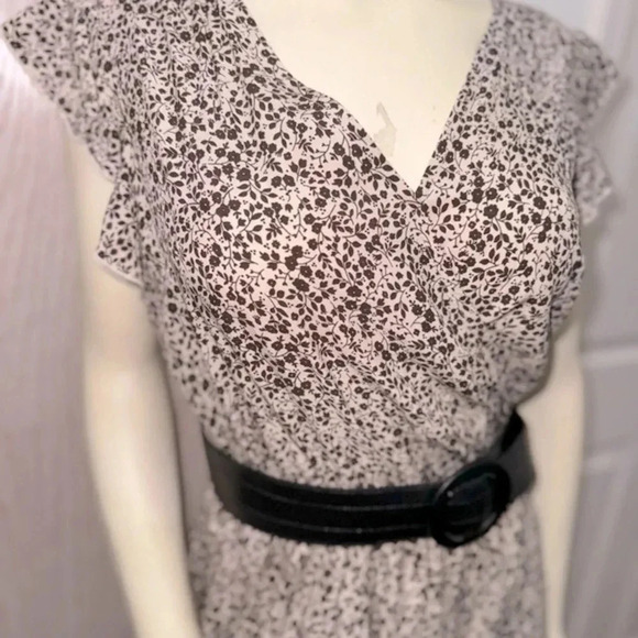 GRECERELLE 2024  Boho Floral Print V-Neck Faux Wrap Floret Coffee Size Large - Picture 9 of 16